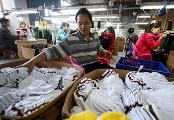 Зарплата на китайских фабриках легкой промышленности колеблется от 150 да 200 €